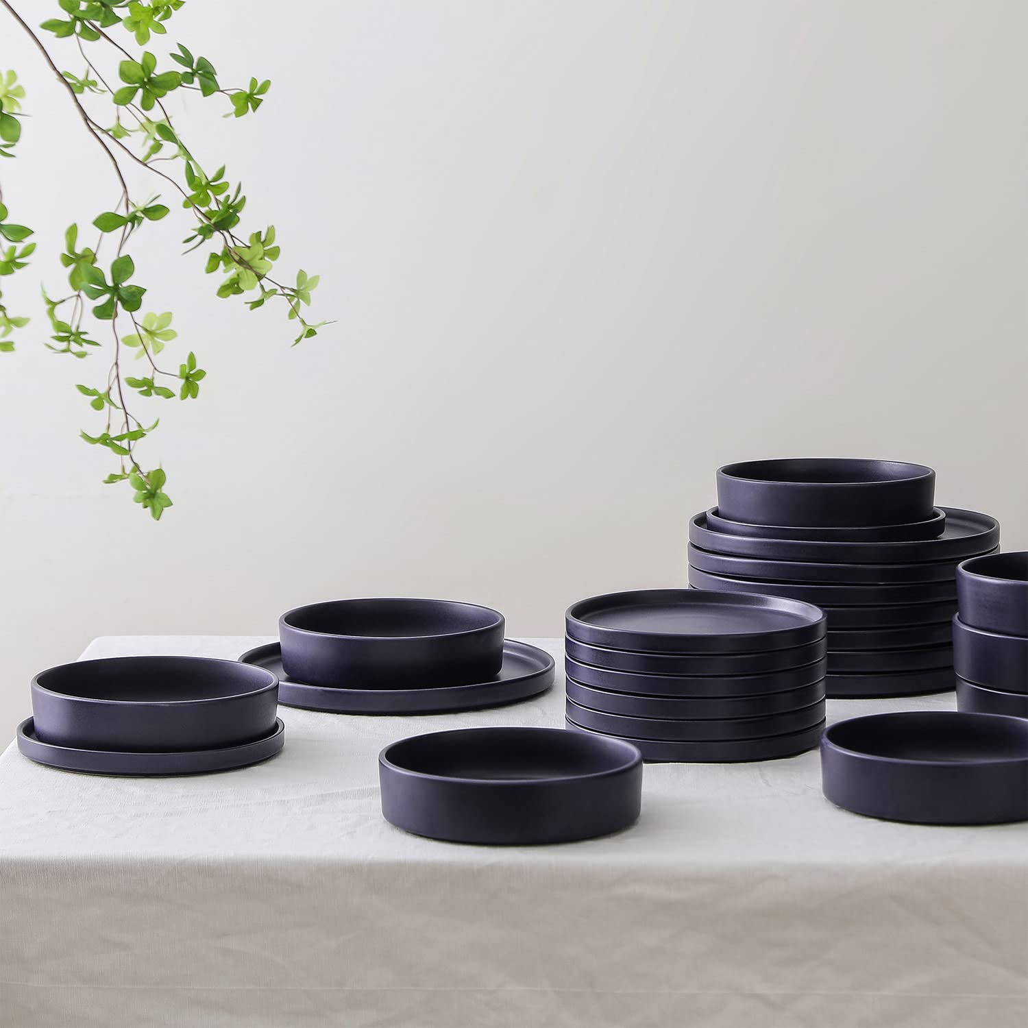 Stone Lain Celina Stoneware 16 Piece Dinnerware Set, Plates and Bowls, Black Matte Dish, Service for 4 – Minimalist Round Style, Microwave & Dishwasher Safe