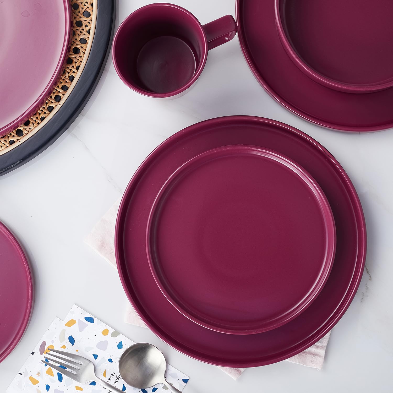 Stone Lain Celina Stoneware 16 Piece Dinnerware Set, Plates and Bowls, Black Matte Dish, Service for 4 – Minimalist Round Style, Microwave & Dishwasher Safe