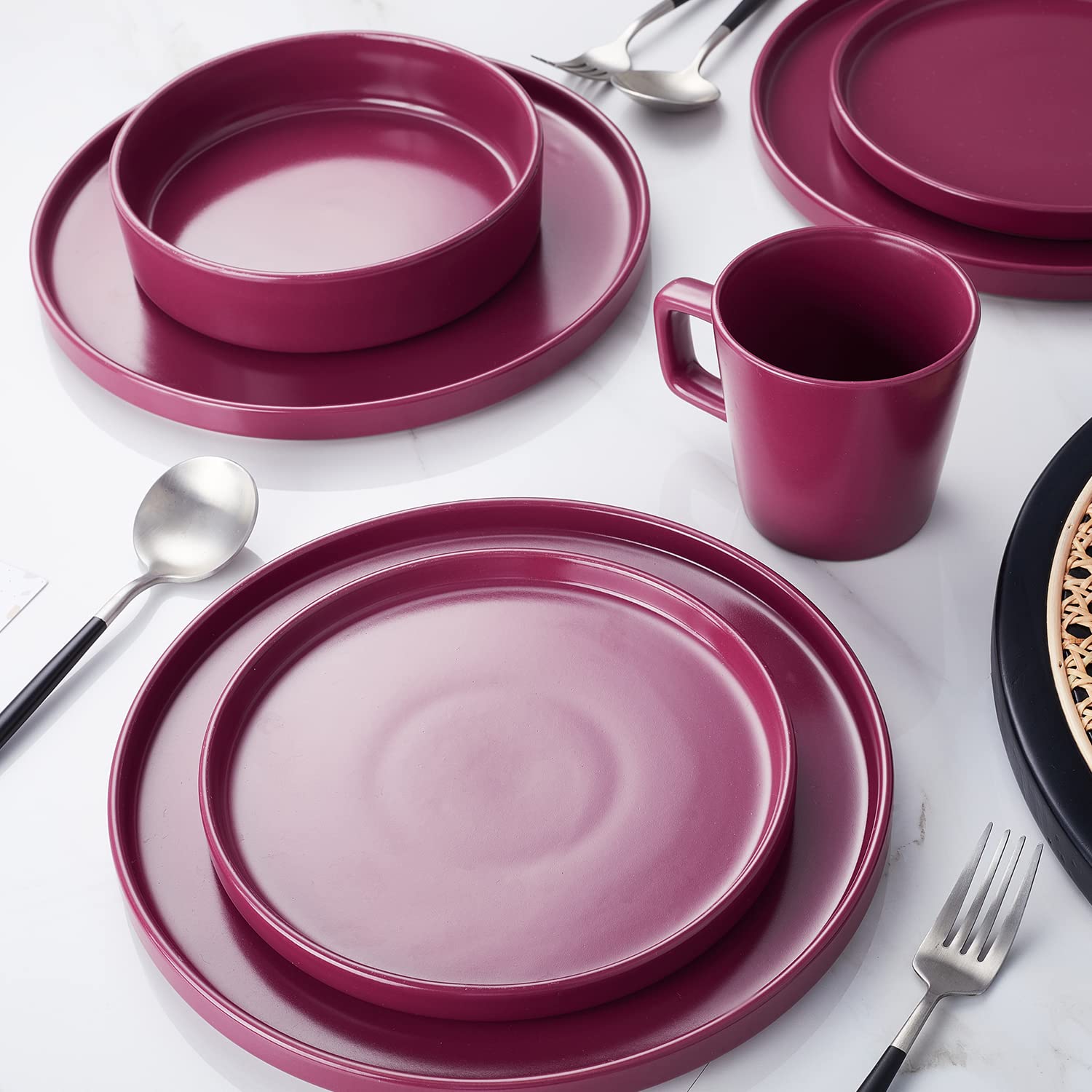 Stone Lain Celina Stoneware 16 Piece Dinnerware Set, Plates and Bowls, Black Matte Dish, Service for 4 – Minimalist Round Style, Microwave & Dishwasher Safe