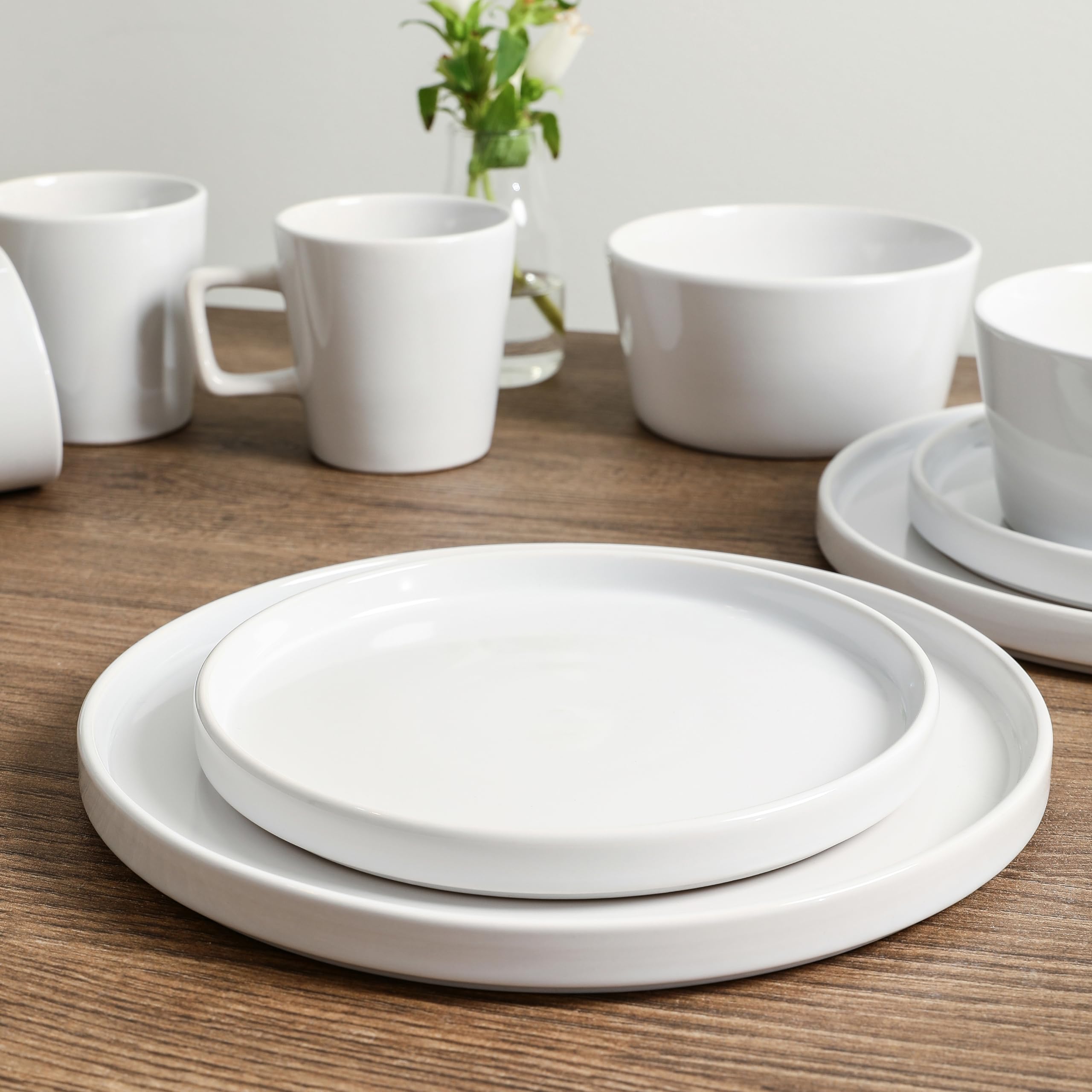 Stone Lain Celina Stoneware 16 Piece Dinnerware Set, Plates and Bowls, Black Matte Dish, Service for 4 – Minimalist Round Style, Microwave & Dishwasher Safe
